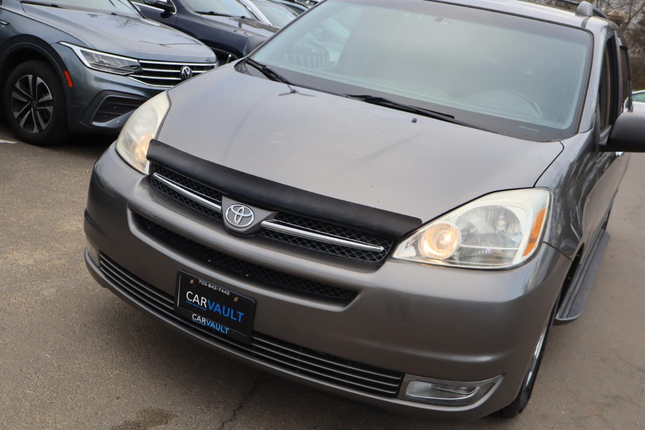 Toyota Sienna LE - 7 Passenger 2004