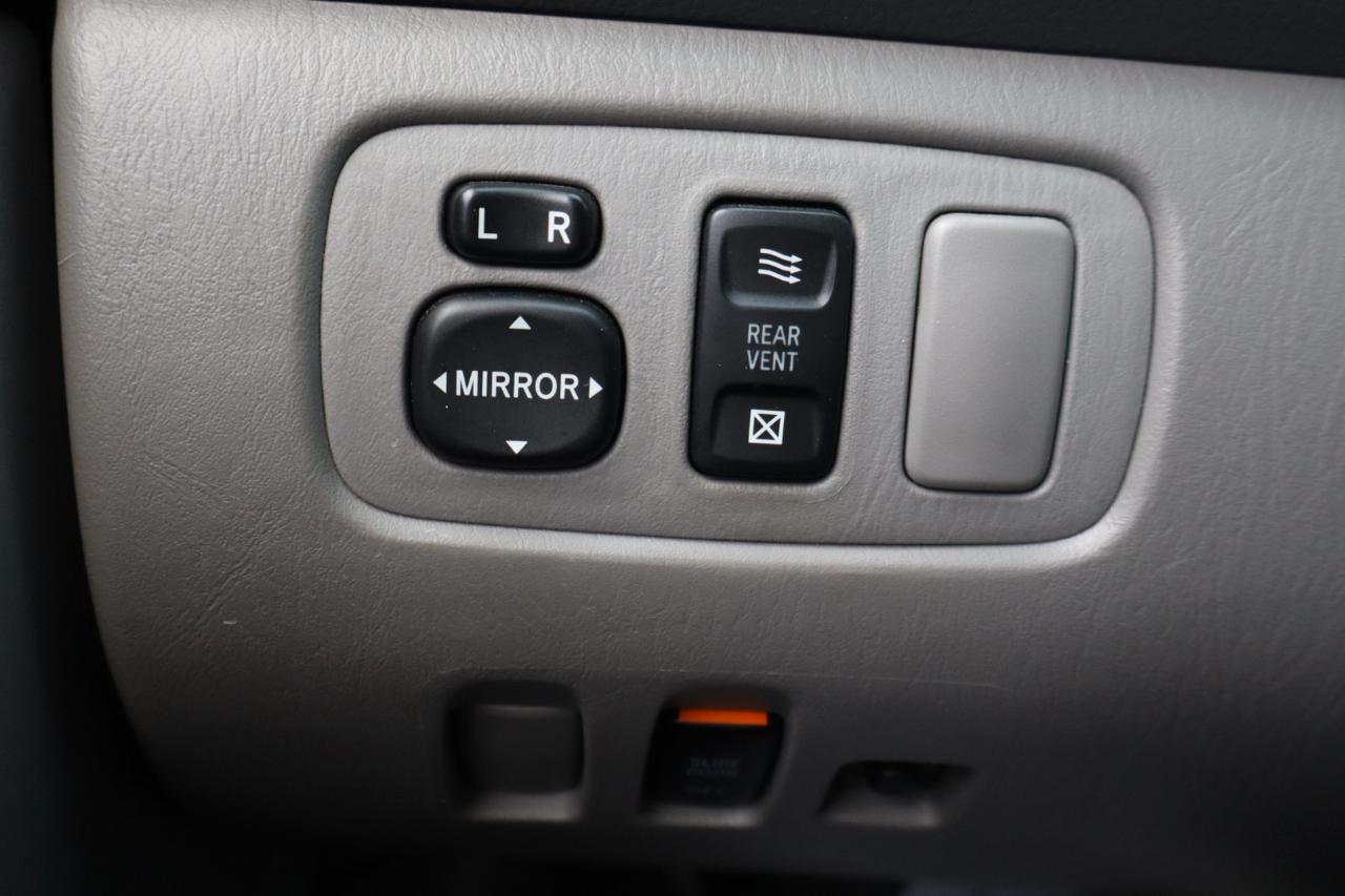 Toyota Sienna LE - 7 Passenger 2004