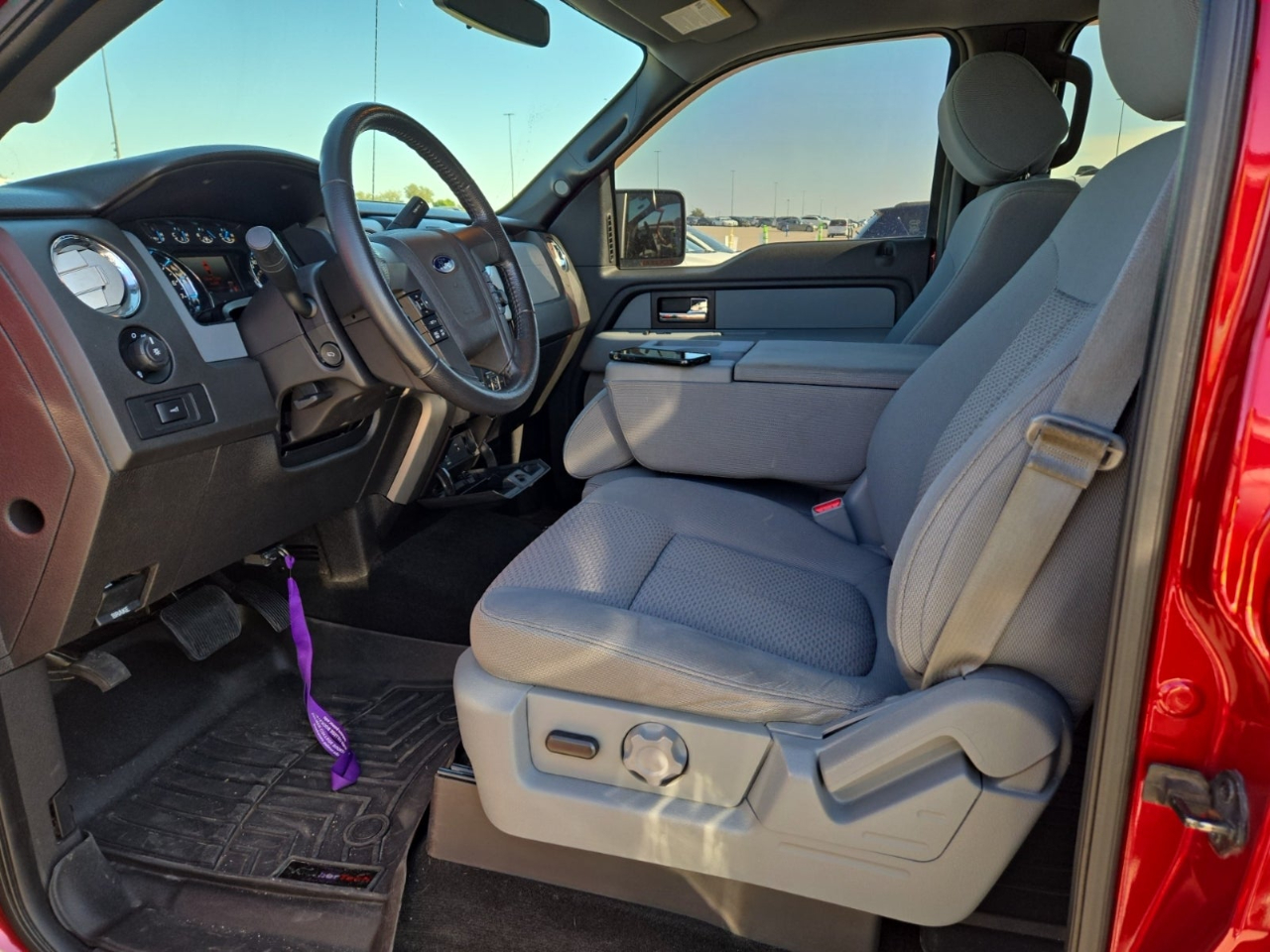 2013 Ford F-150 XLT photo 4