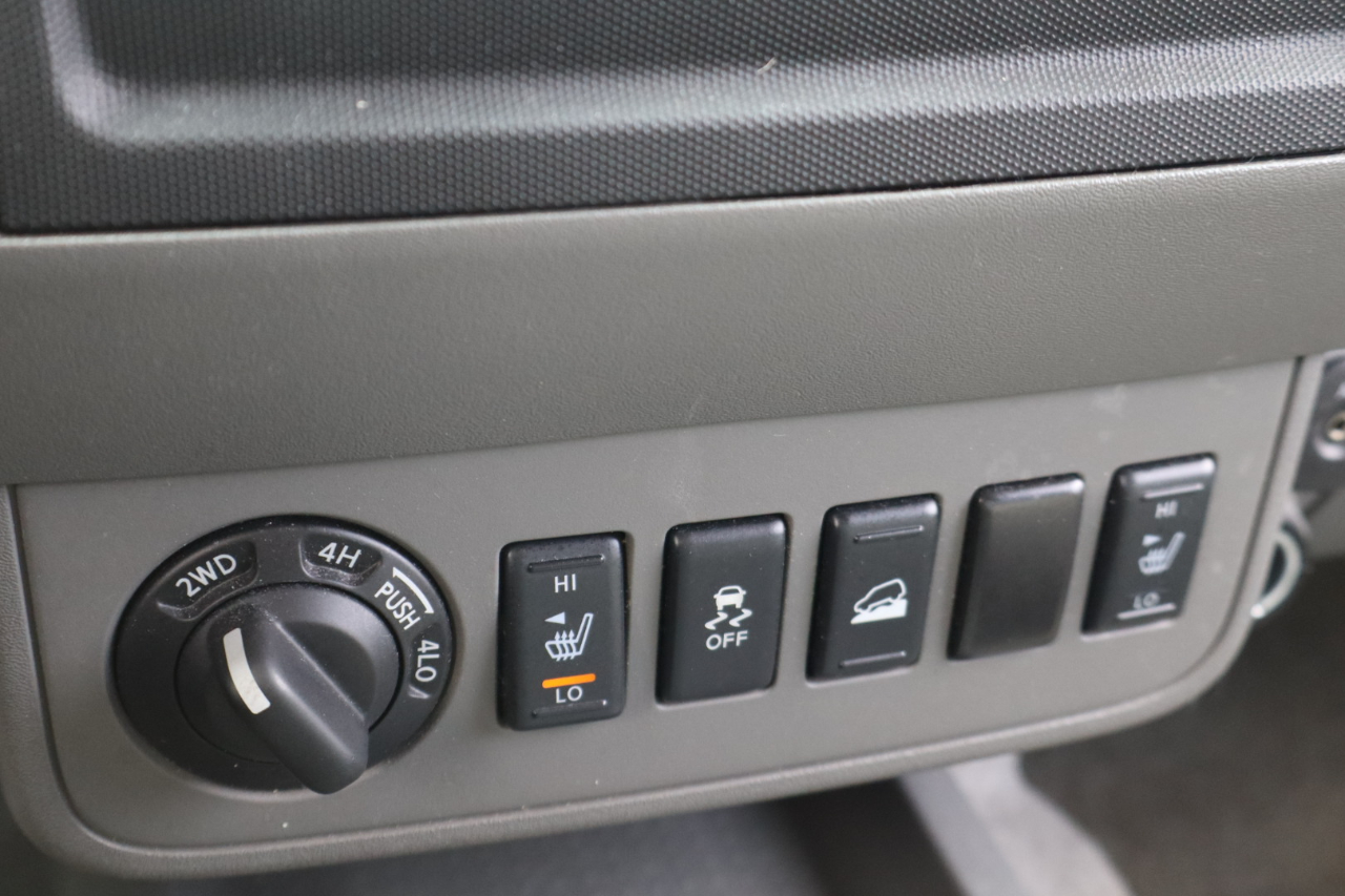 Nissan Frontier SL Crew Cab 4WD 2012