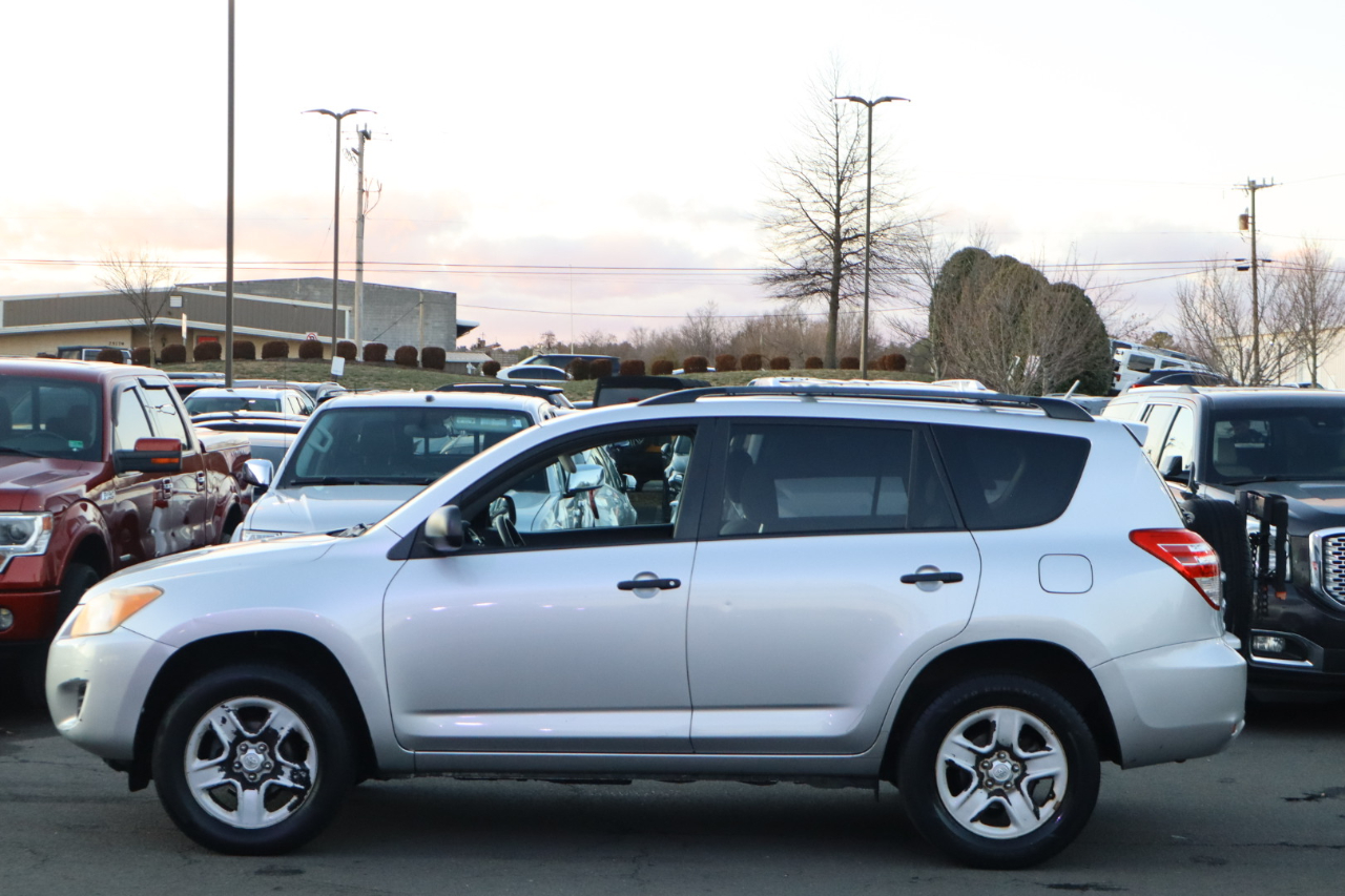 Toyota RAV4 Base I4 2WD 2009