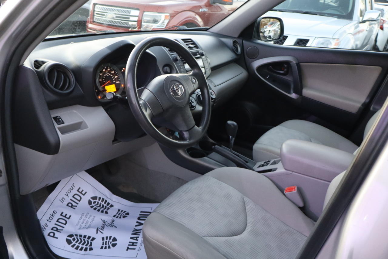 Toyota RAV4 Base I4 2WD 2009