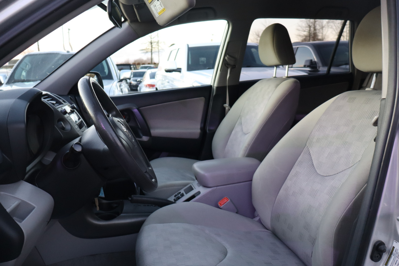 Toyota RAV4 Base I4 2WD 2009