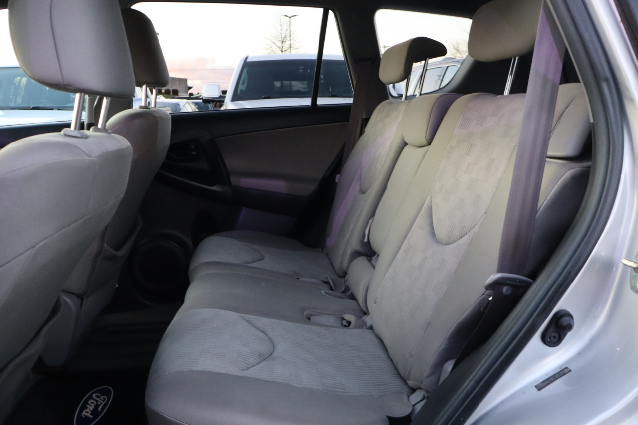 Toyota RAV4 Base I4 2WD 2009