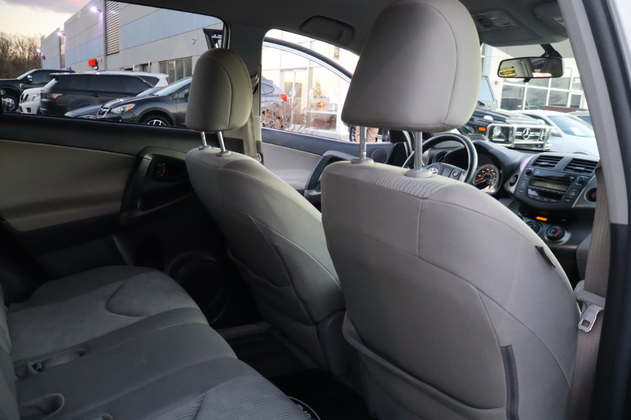 Toyota RAV4 Base I4 2WD 2009