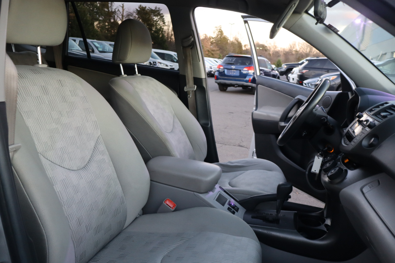 Toyota RAV4 Base I4 2WD 2009