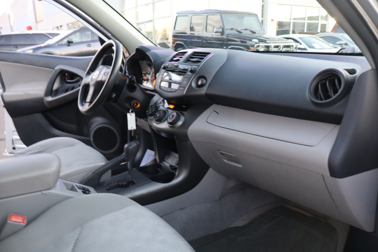 Toyota RAV4 Base I4 2WD 2009