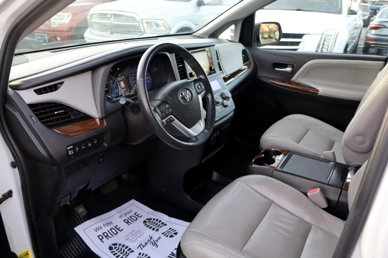 Toyota Sienna Limited Premium 7-Passenger 2017