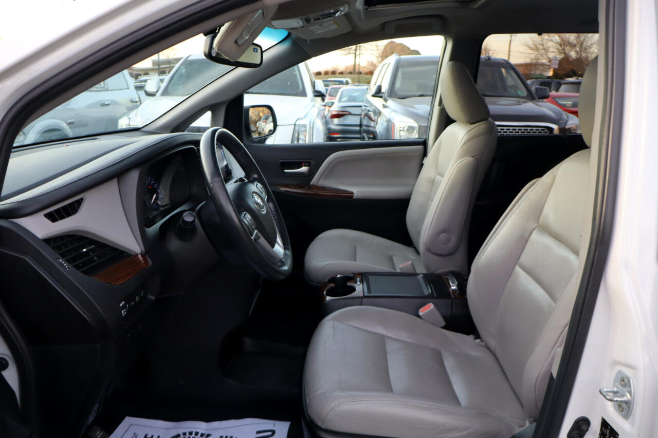 Toyota Sienna Limited Premium 7-Passenger 2017