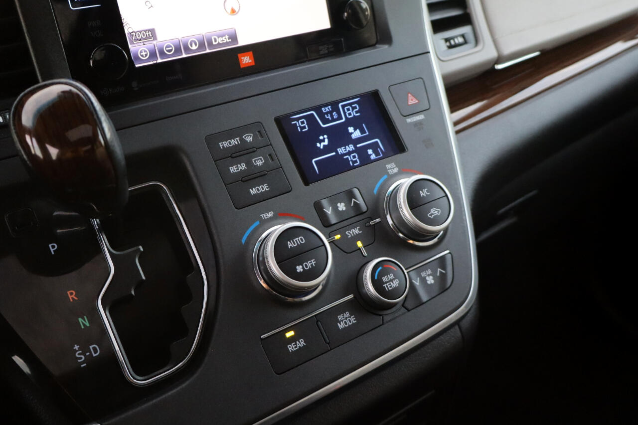 Toyota Sienna Limited Premium 7-Passenger 2017