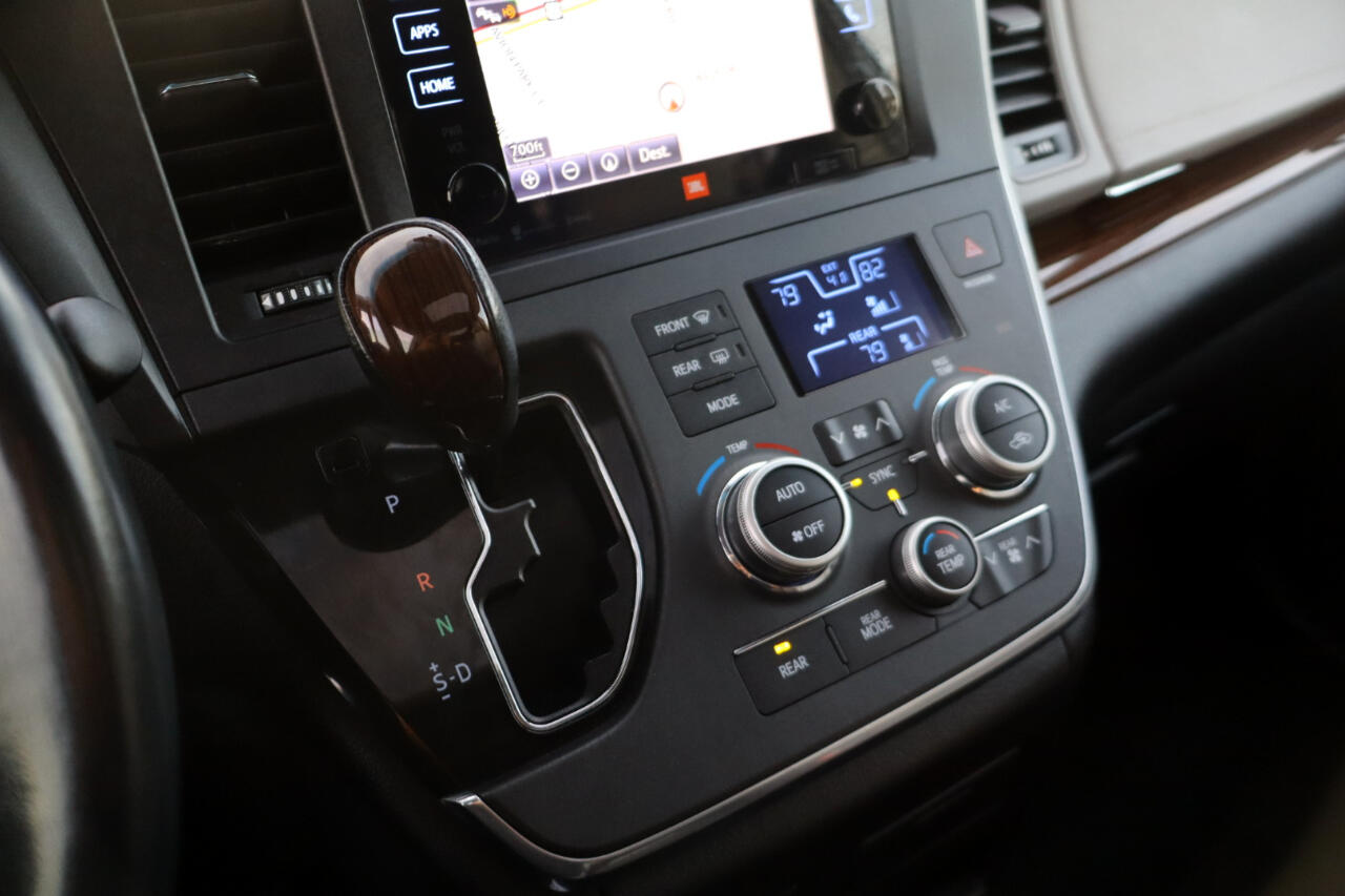 Toyota Sienna Limited Premium 7-Passenger 2017