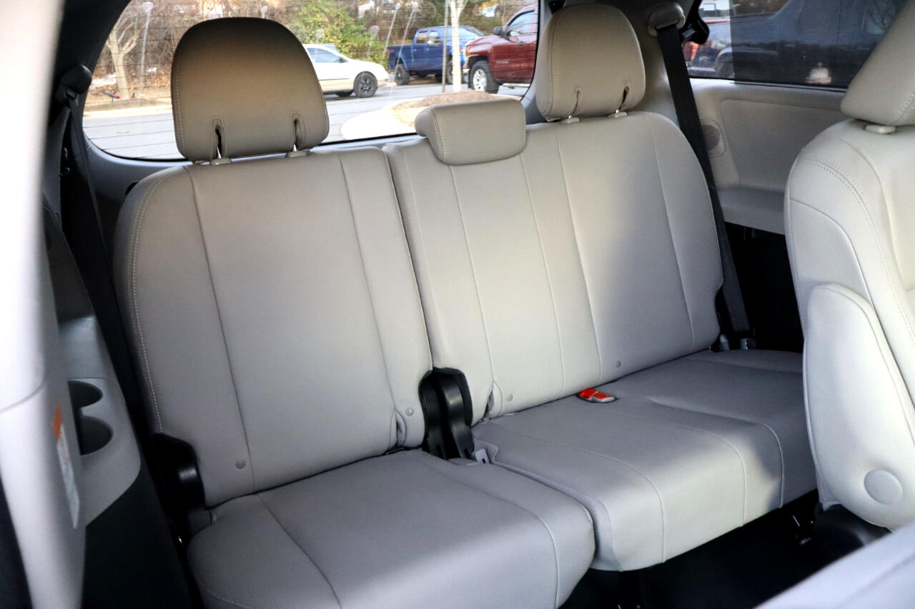 Toyota Sienna Limited Premium 7-Passenger 2017