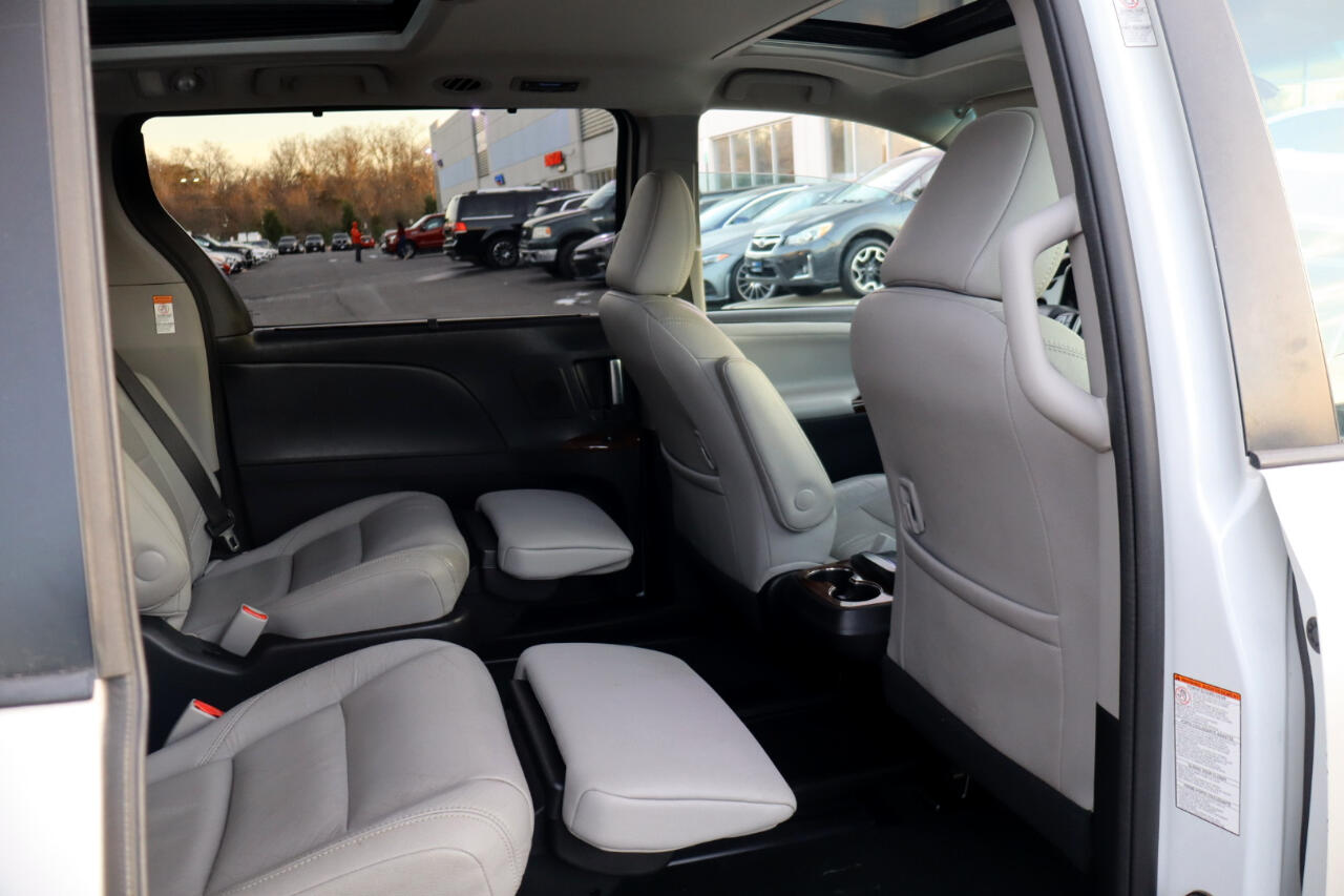 Toyota Sienna Limited Premium 7-Passenger 2017