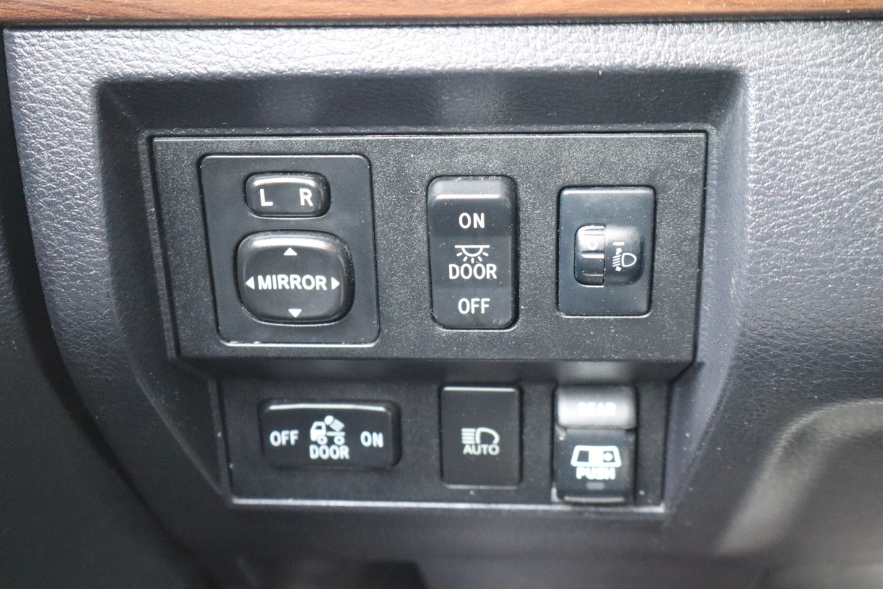 Toyota Tundra Limited 5.7L Double Cab 4WD 2018