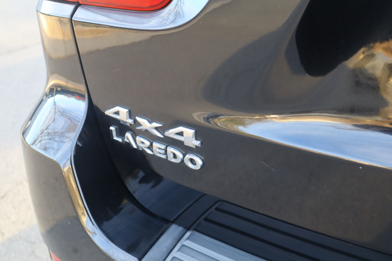 Jeep Grand Cherokee Laredo 4WD 2012