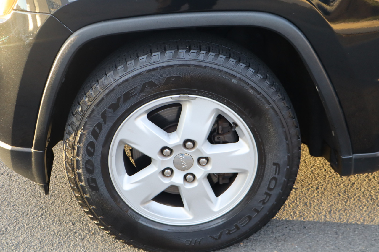 Jeep Grand Cherokee Laredo 4WD 2012