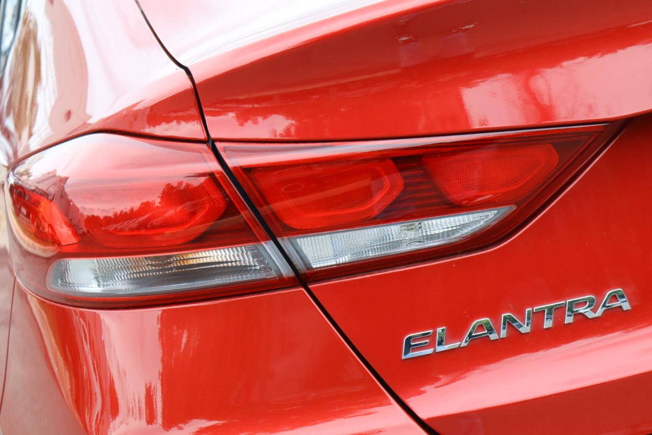 Hyundai Elantra Value Edition 6A 2017