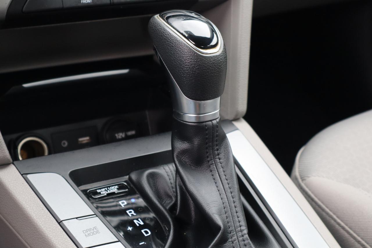 Hyundai Elantra Value Edition 6A 2017