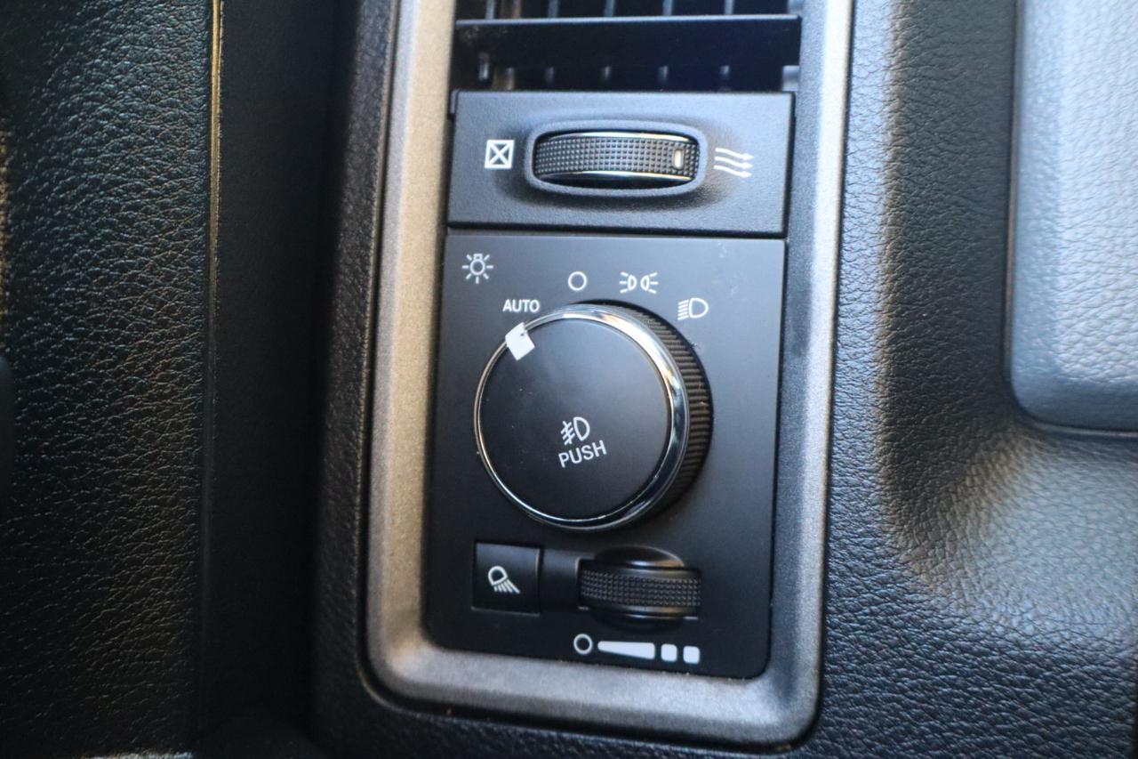 RAM 1500 Tradesman Crew Cab SWB 2WD 2018