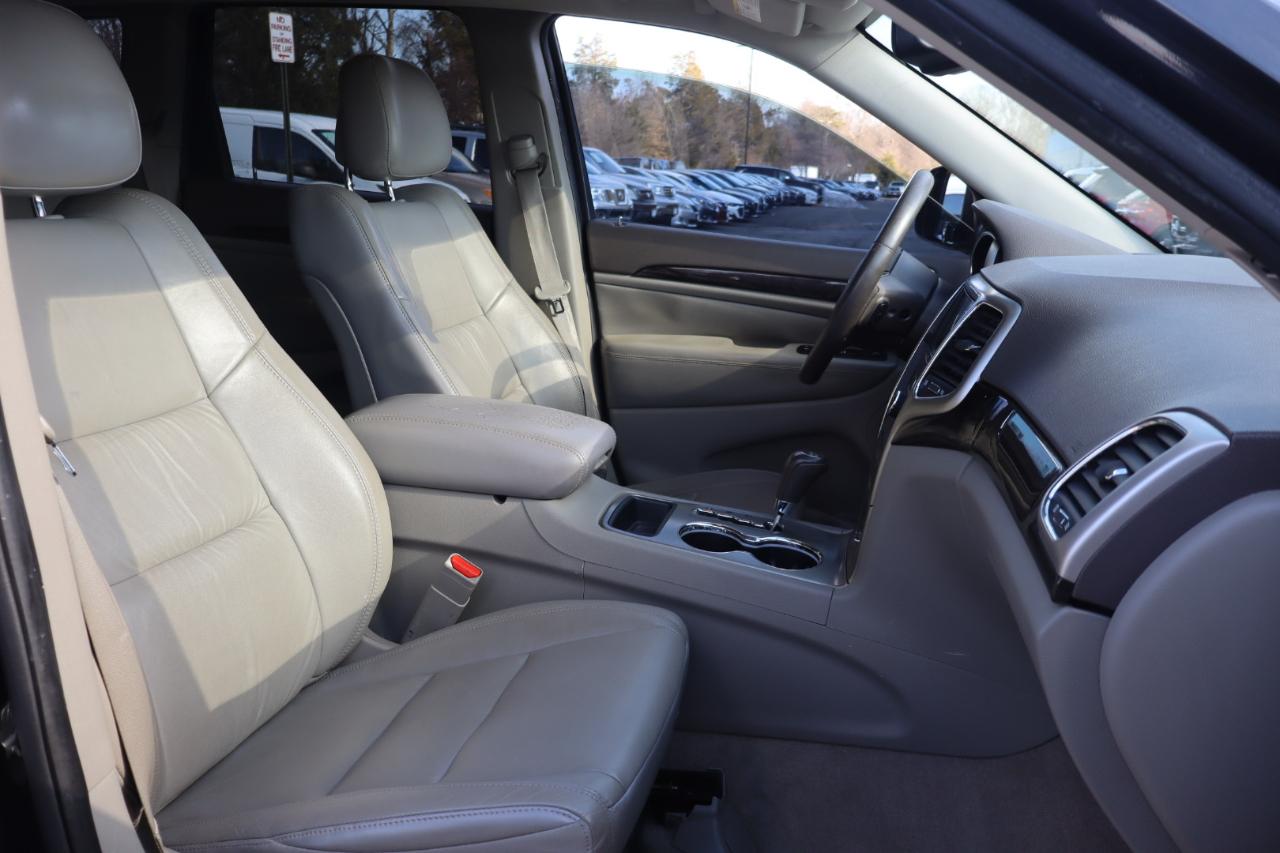 Jeep Grand Cherokee Laredo 2WD 2012