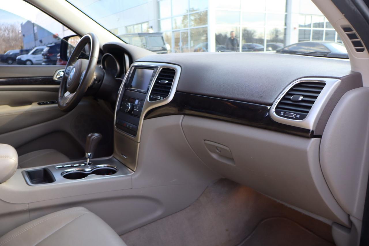 Jeep Grand Cherokee Laredo 2WD 2012