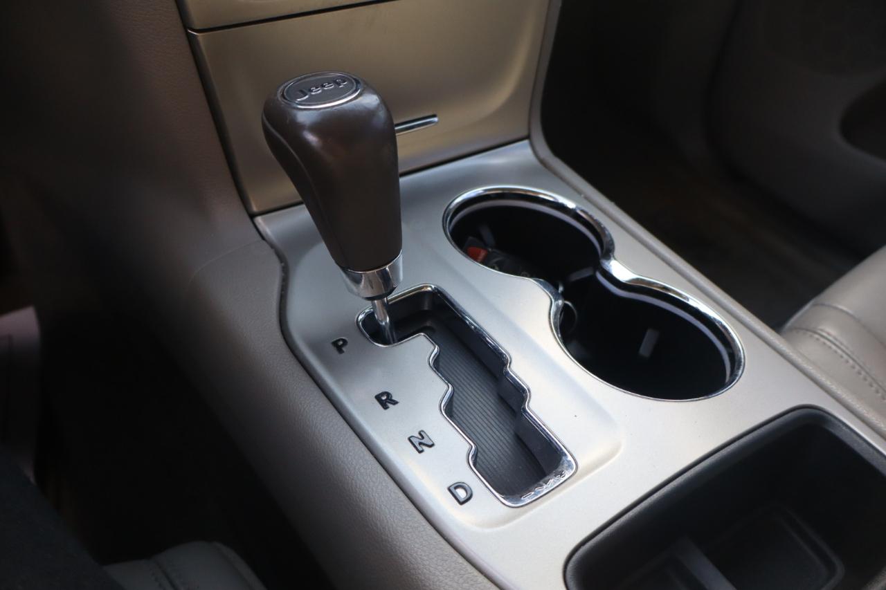 Jeep Grand Cherokee Laredo 2WD 2012