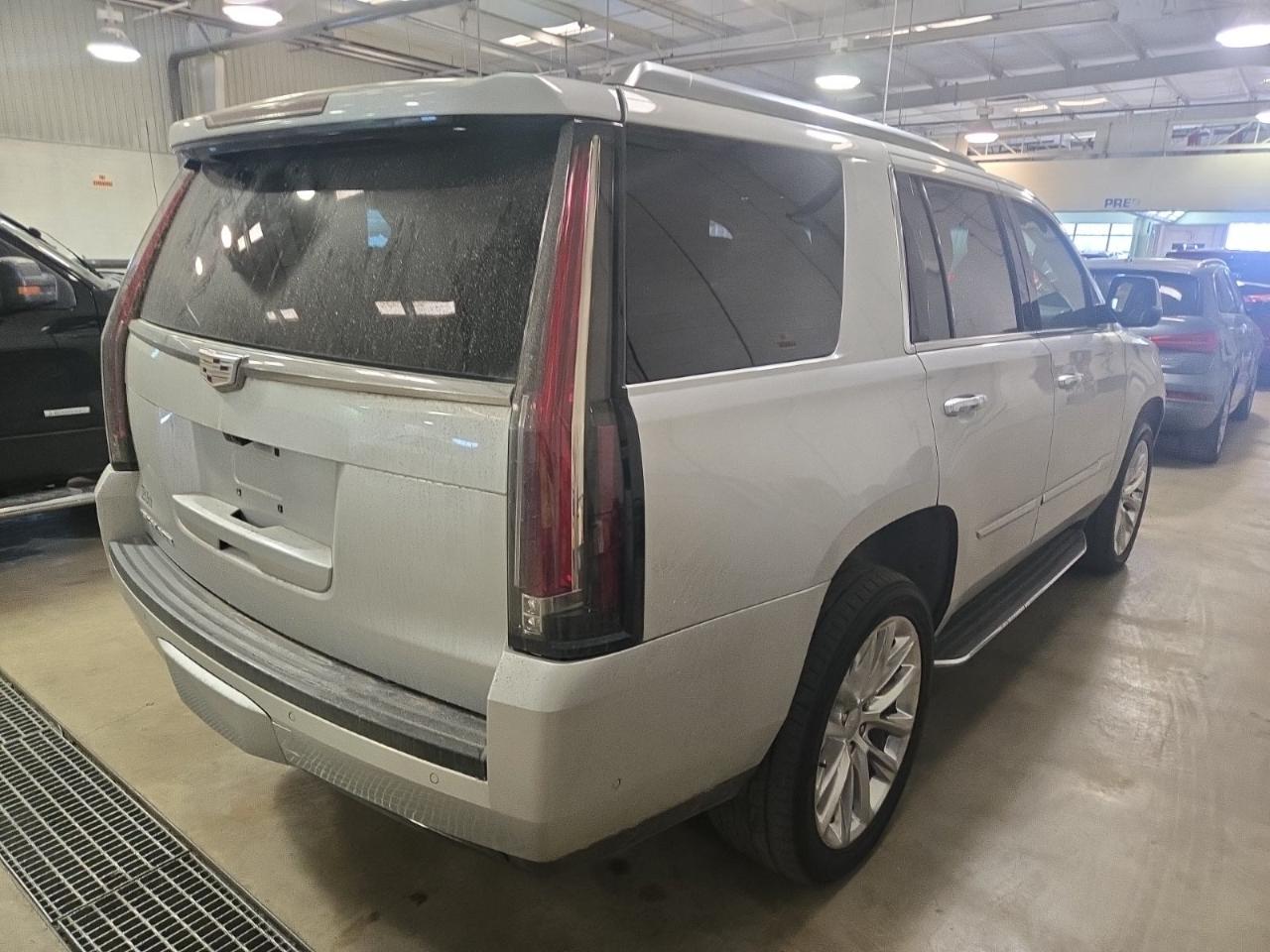 Cadillac Escalade 4WD 4dr Luxury 2019