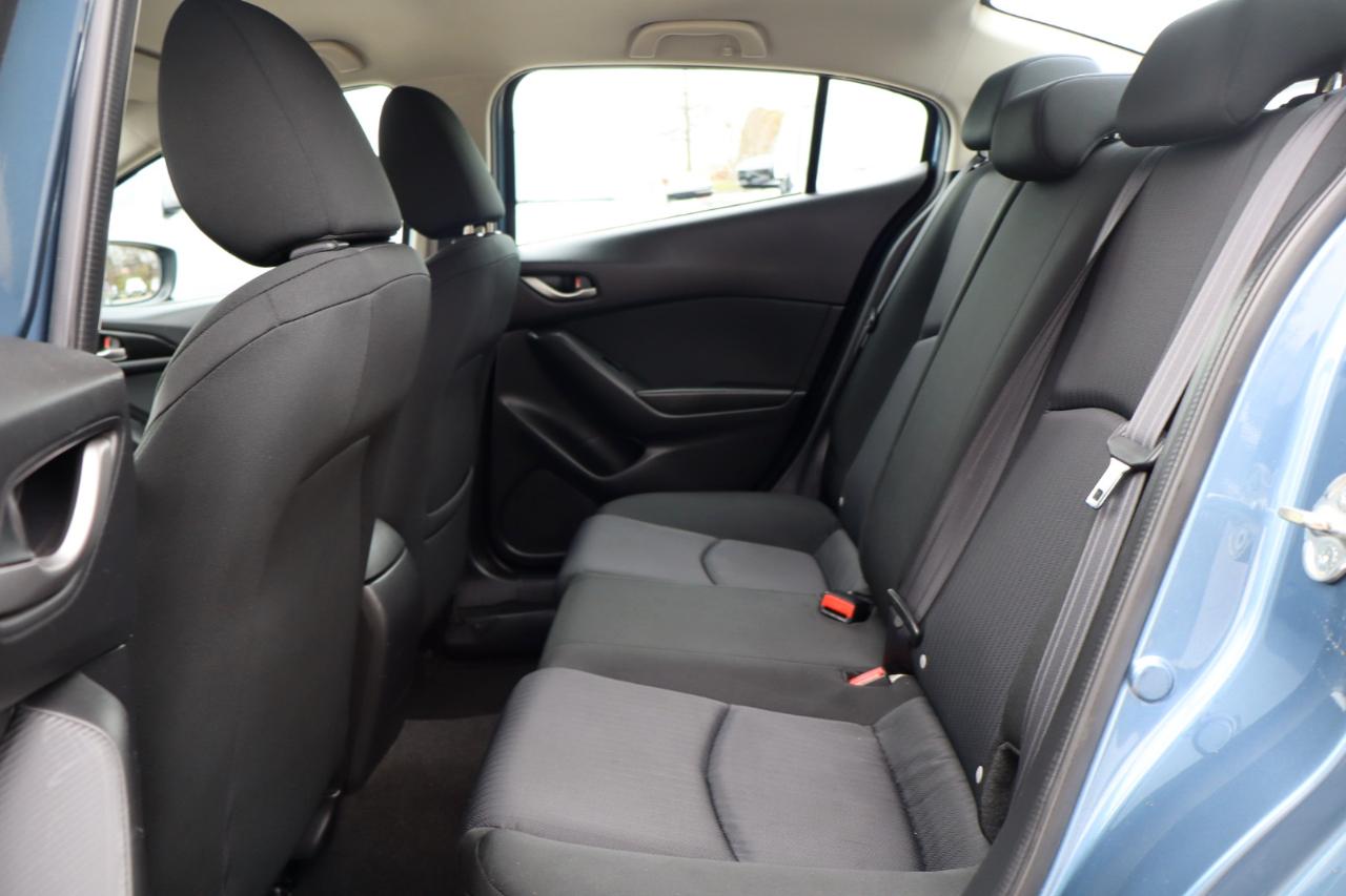 Mazda MAZDA3 i Sport AT 4-Door 2015