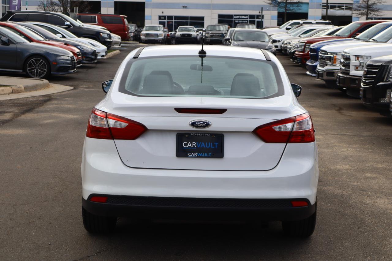 Ford Focus SE Sedan 2014