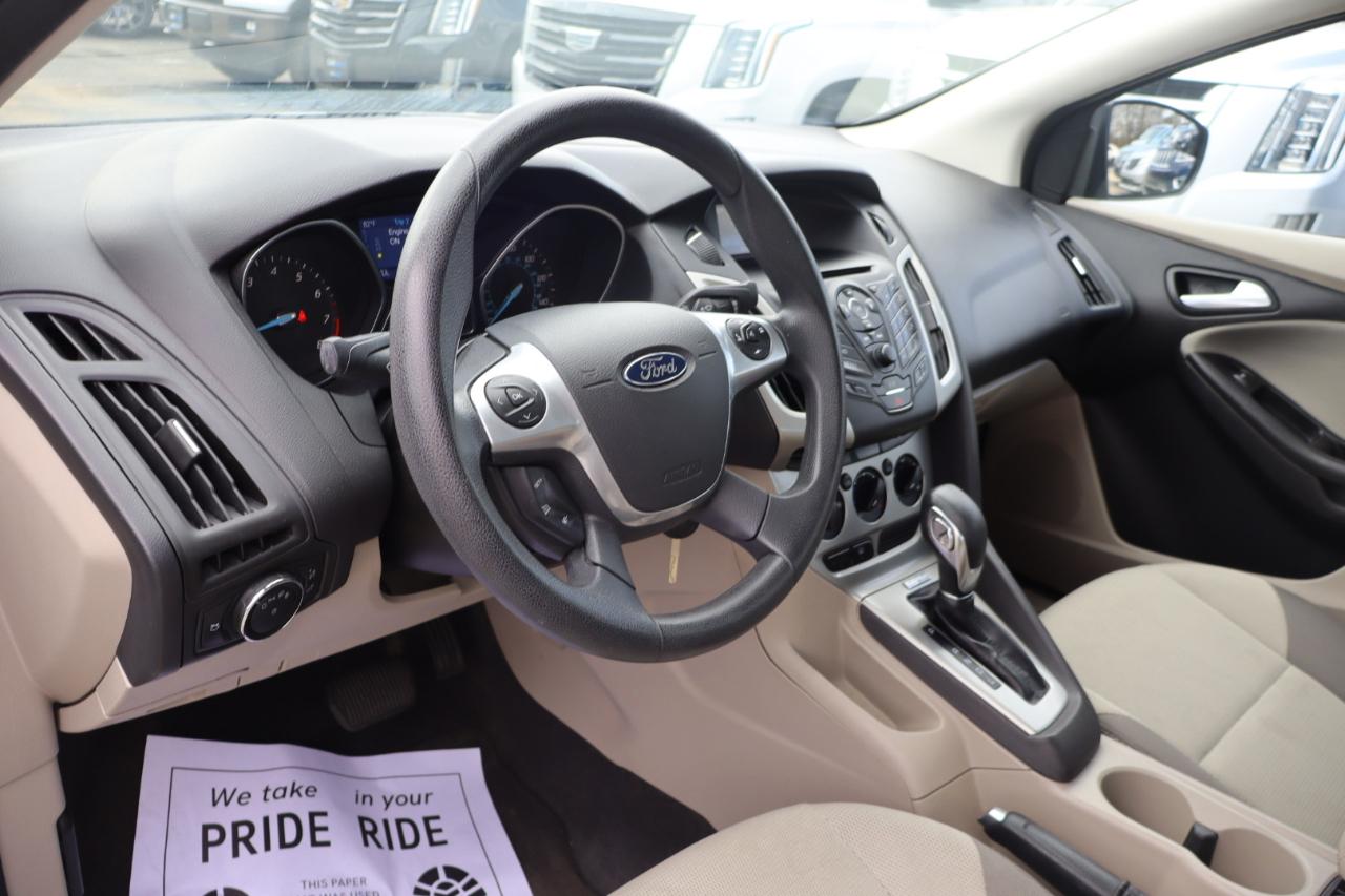 Ford Focus SE Sedan 2014