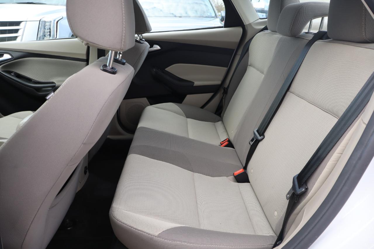 Ford Focus SE Sedan 2014