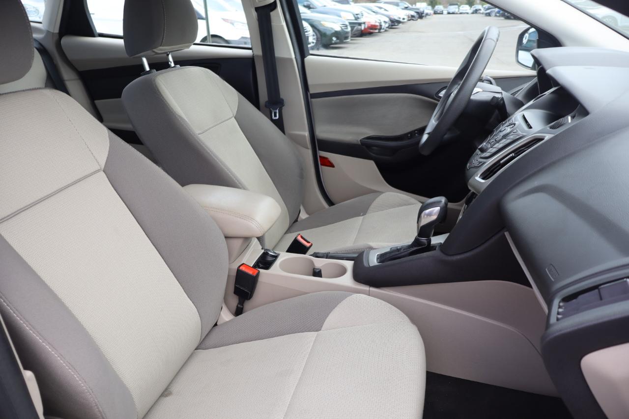 Ford Focus SE Sedan 2014