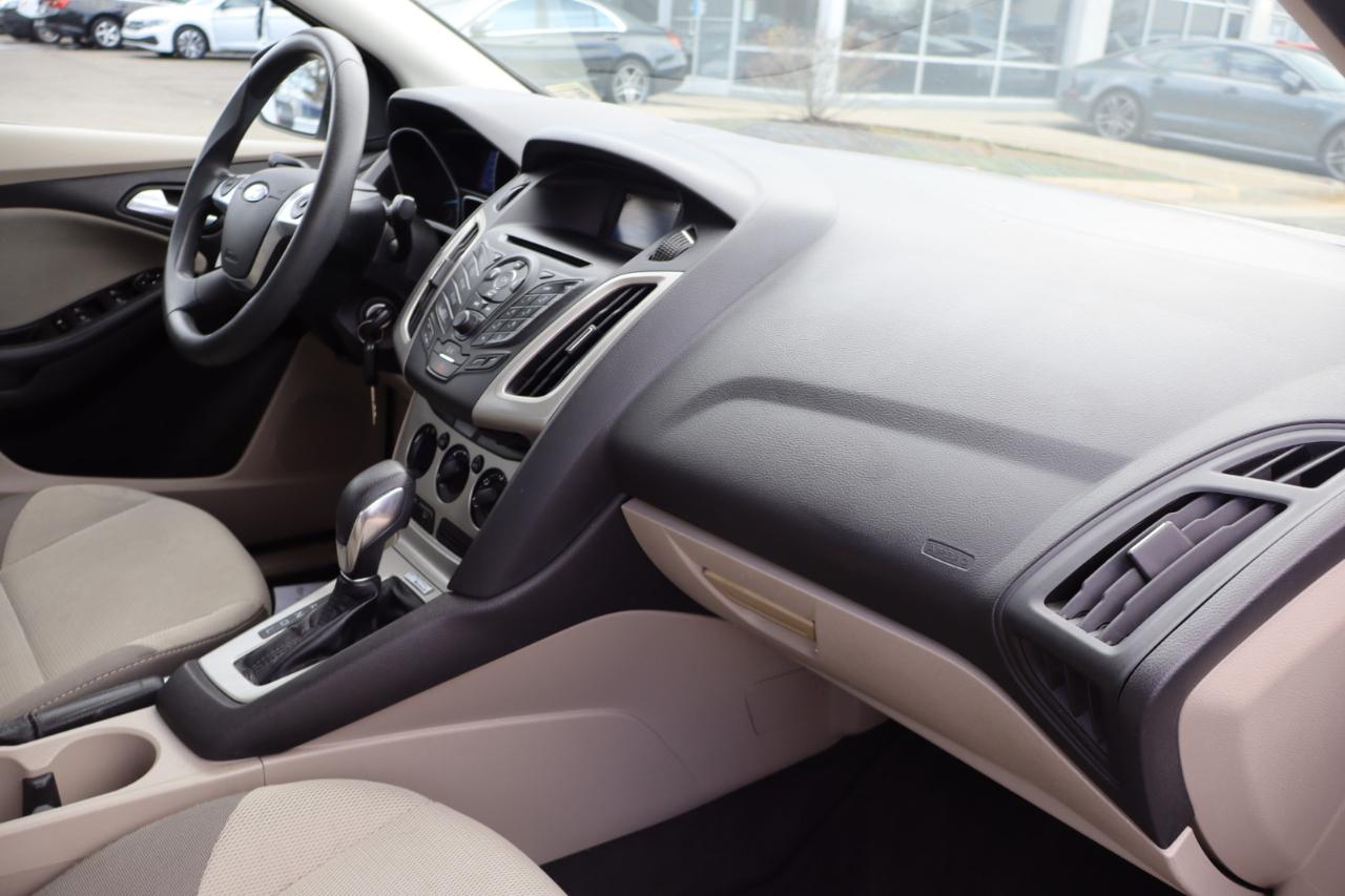 Ford Focus SE Sedan 2014