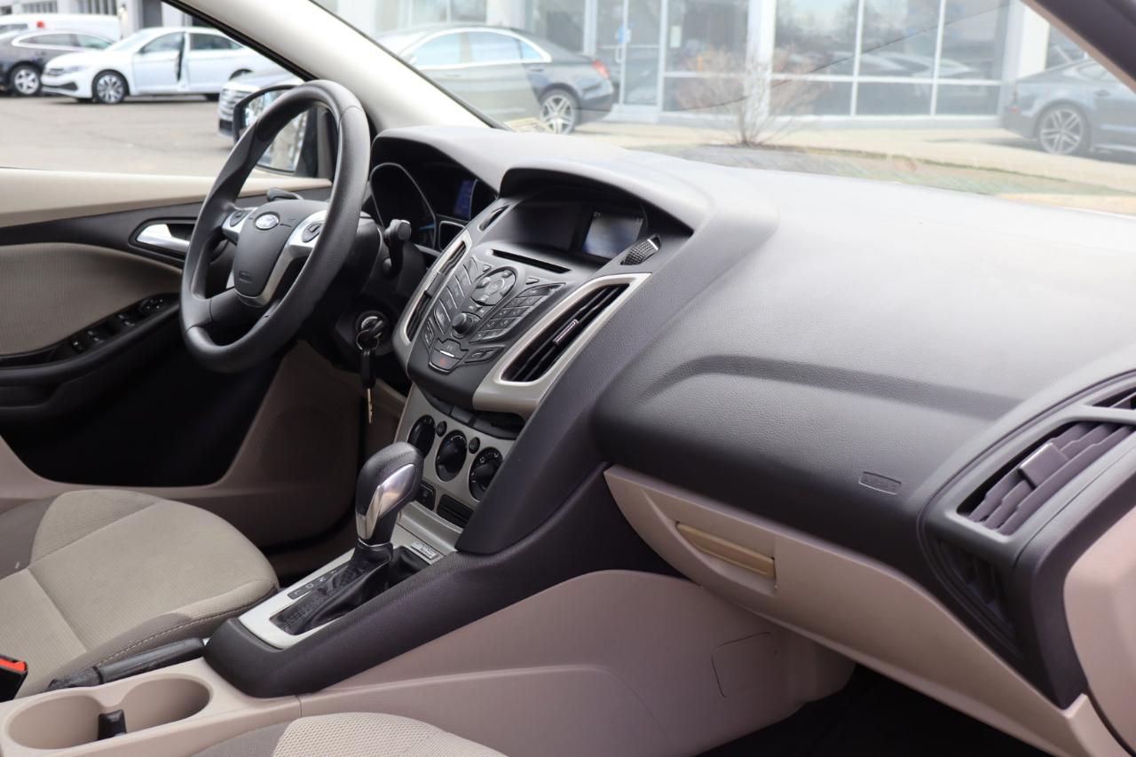 Ford Focus SE Sedan 2014