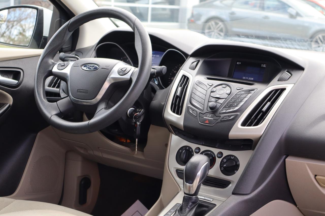 Ford Focus SE Sedan 2014