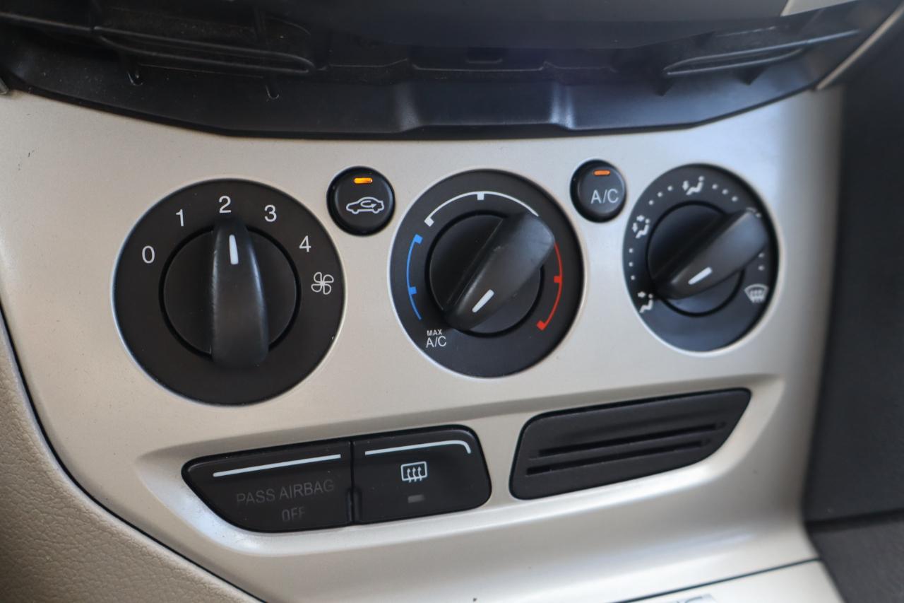 Ford Focus SE Sedan 2014