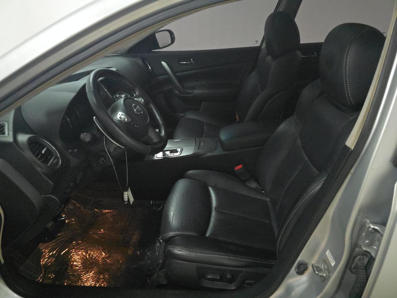 Nissan Maxima SV 2012