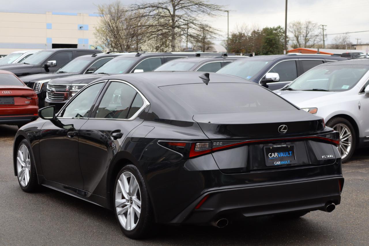 Lexus IS 300 RWD 2021