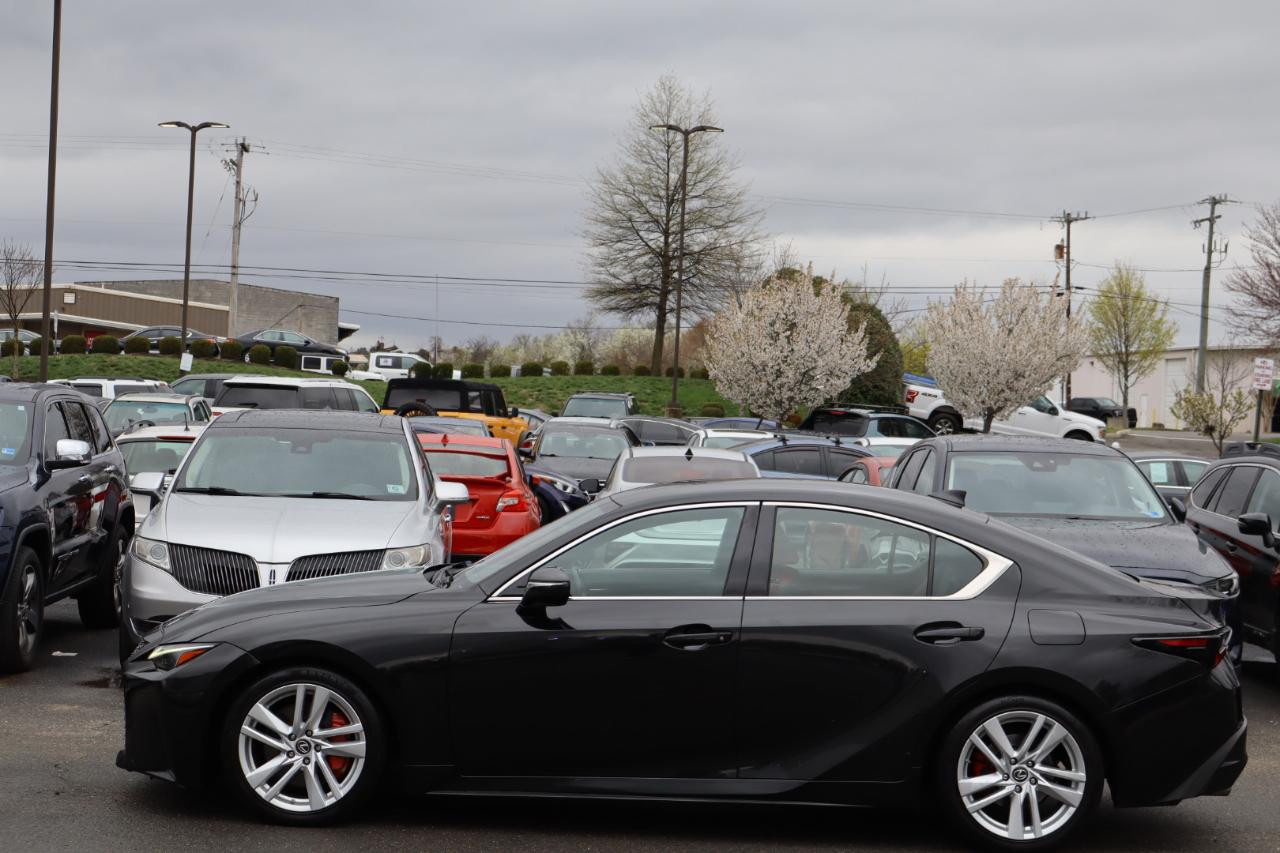 Lexus IS 300 RWD 2021