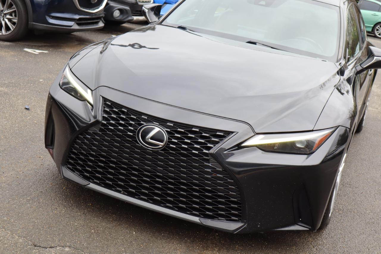 Lexus IS 300 RWD 2021