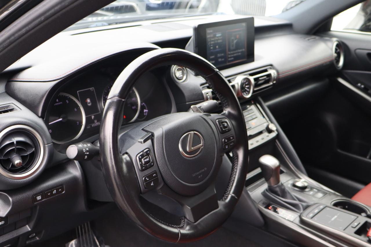 Lexus IS 300 RWD 2021