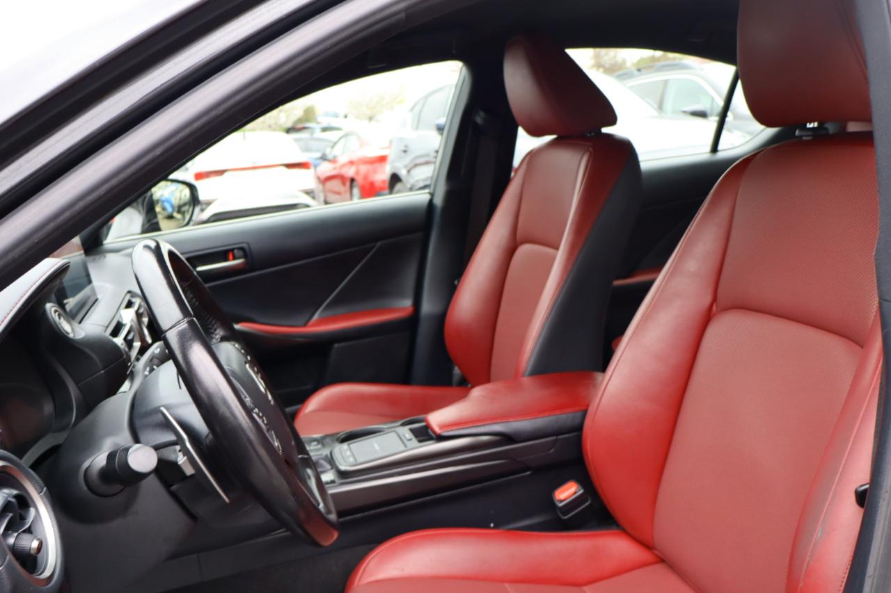 Lexus IS 300 RWD 2021