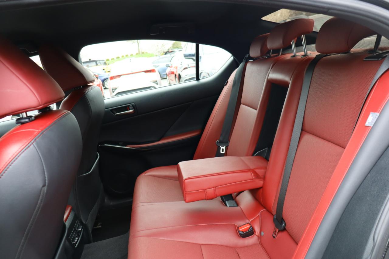 Lexus IS 300 RWD 2021