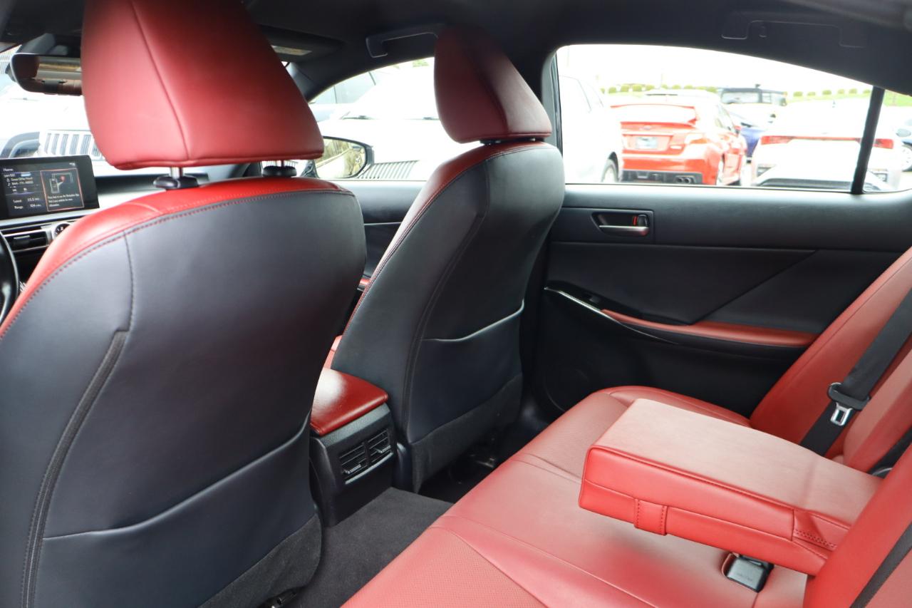 Lexus IS 300 RWD 2021