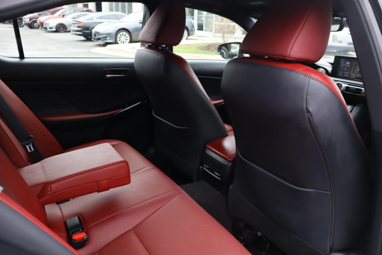 Lexus IS 300 RWD 2021