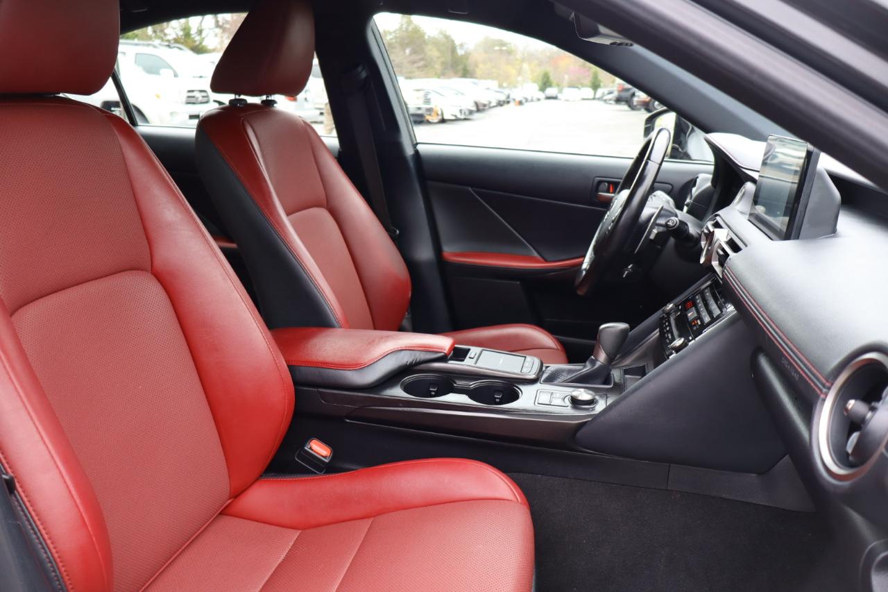 Lexus IS 300 RWD 2021