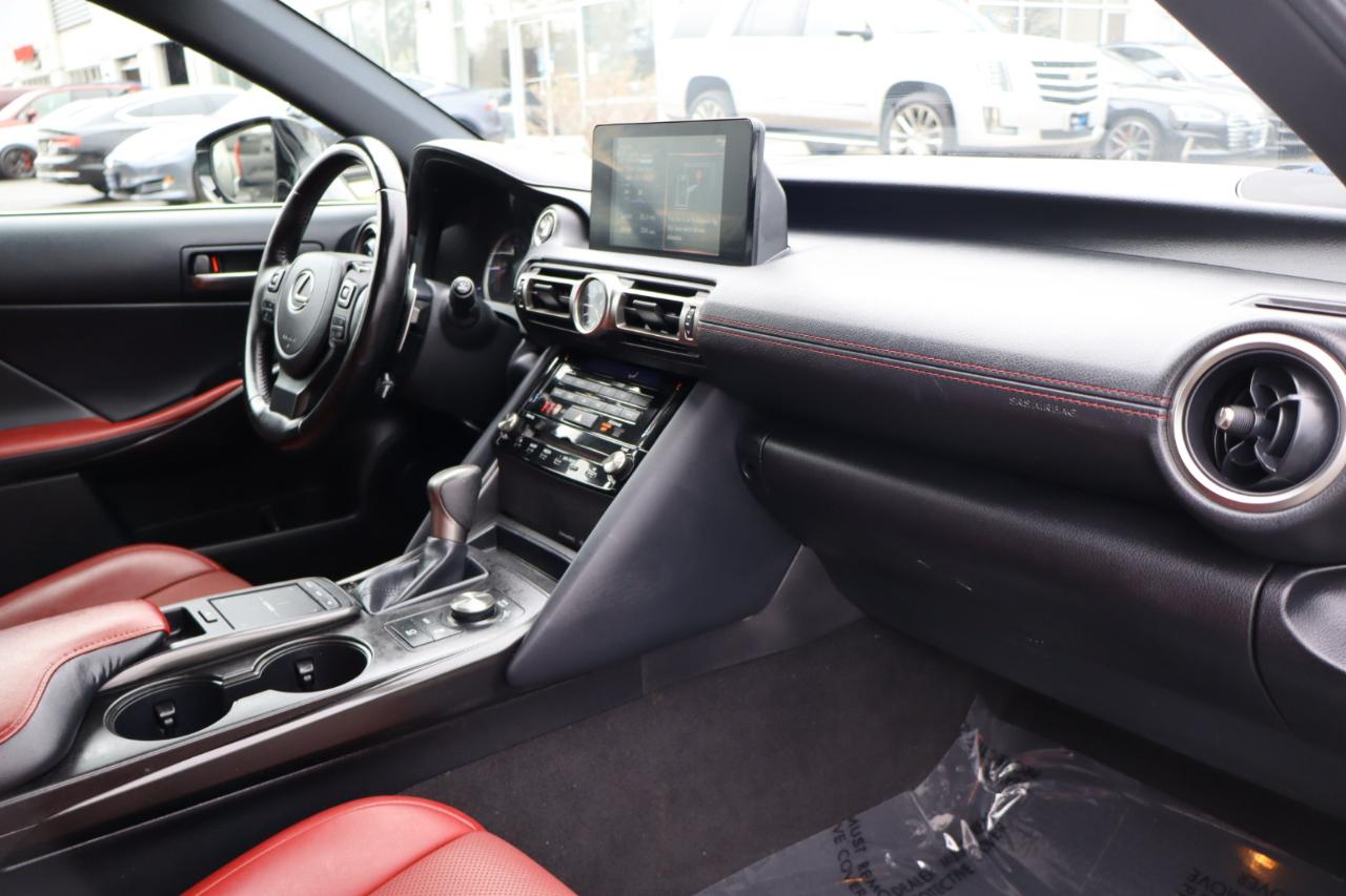 Lexus IS 300 RWD 2021