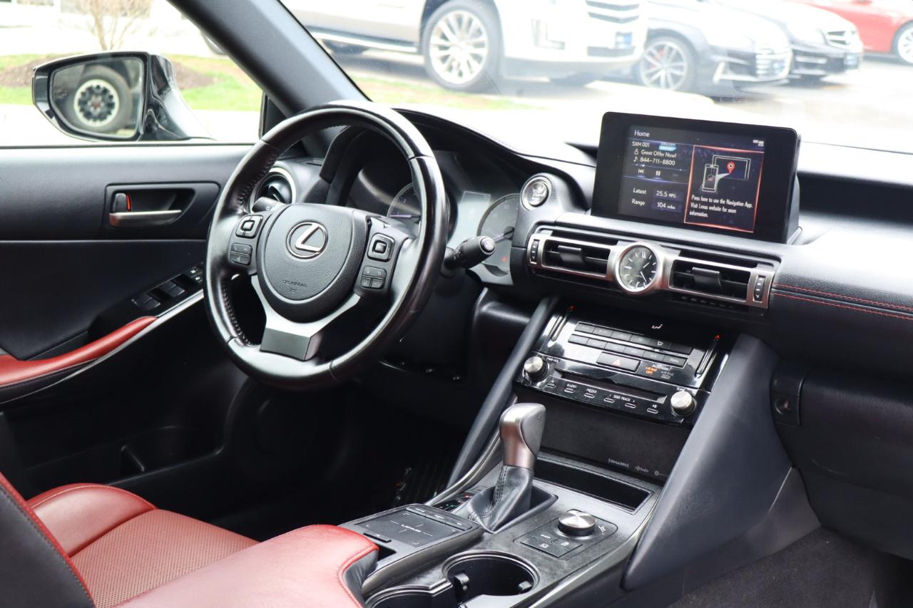 Lexus IS 300 RWD 2021