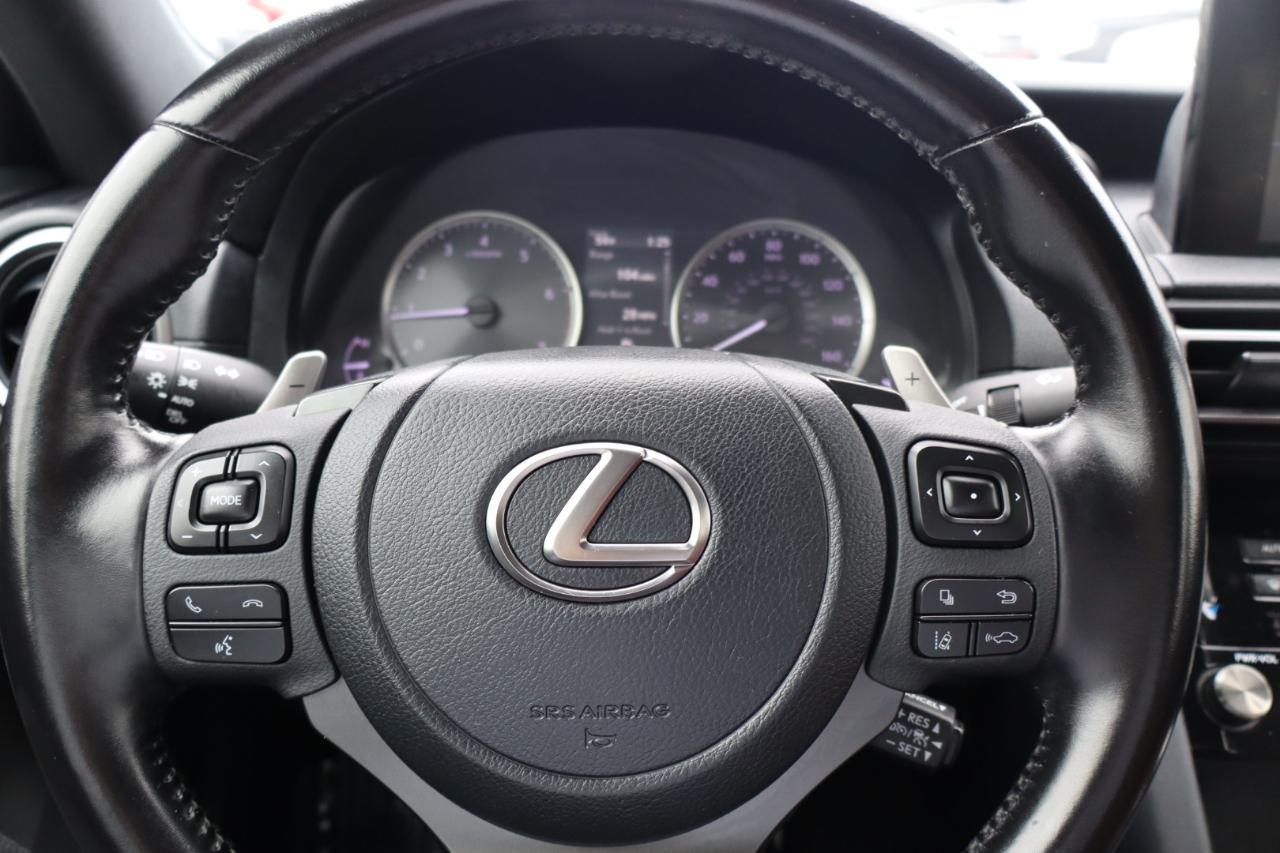 Lexus IS 300 RWD 2021