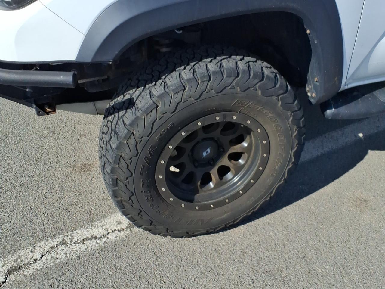 Toyota Tacoma TRD Off Road Double Cab 5' Bed V6 4x4 AT (Natl) 2017